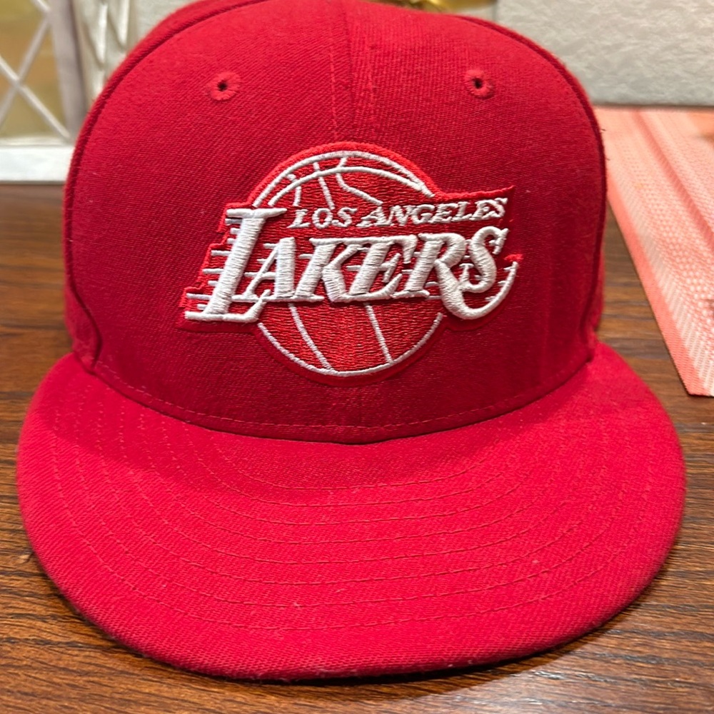 Vintage Red Los Angeles Lakers Fitted Hat - Embroidered Basketball Logo